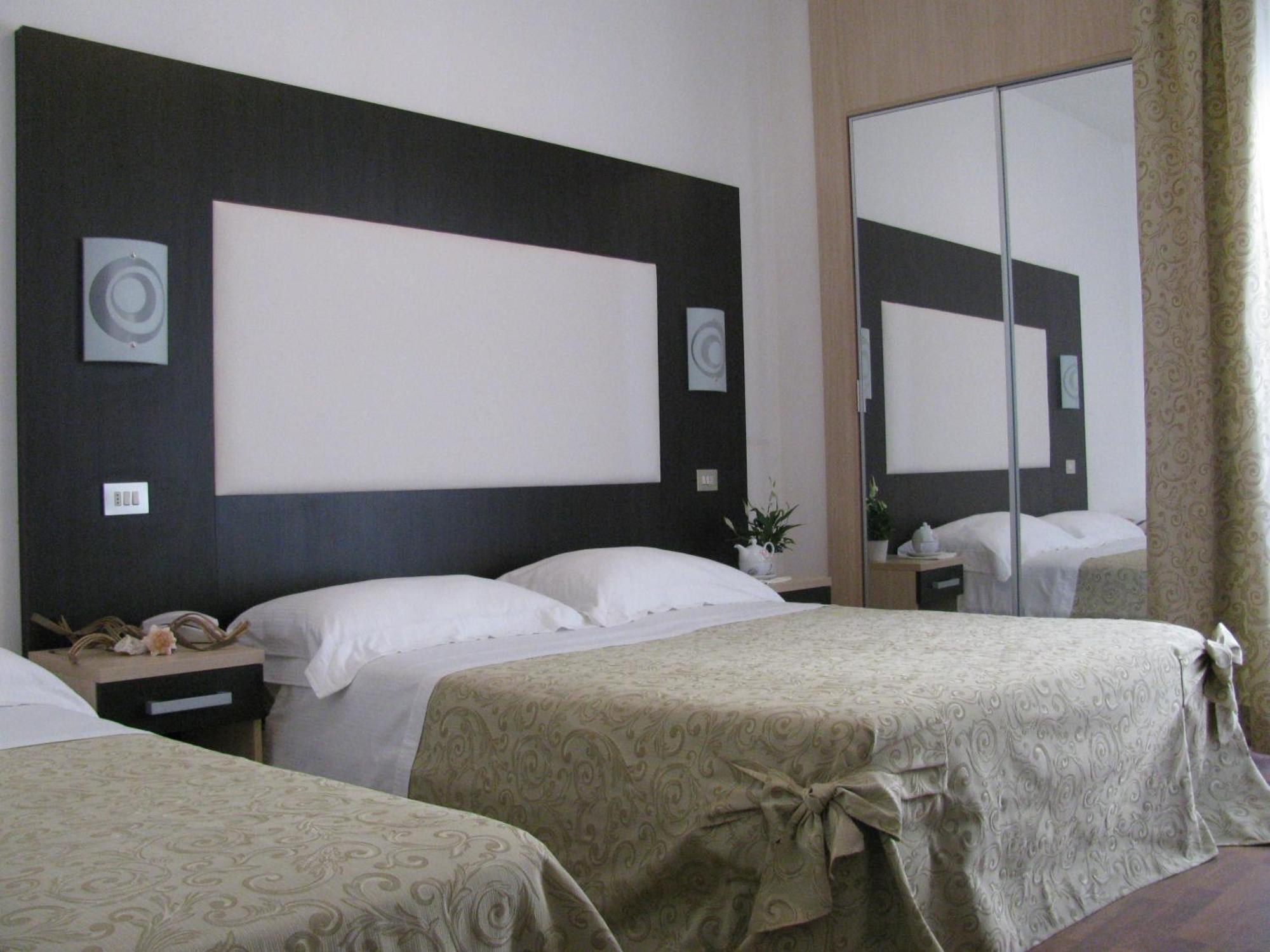 Hotel Baby B&B Milano Marittima Exterior foto