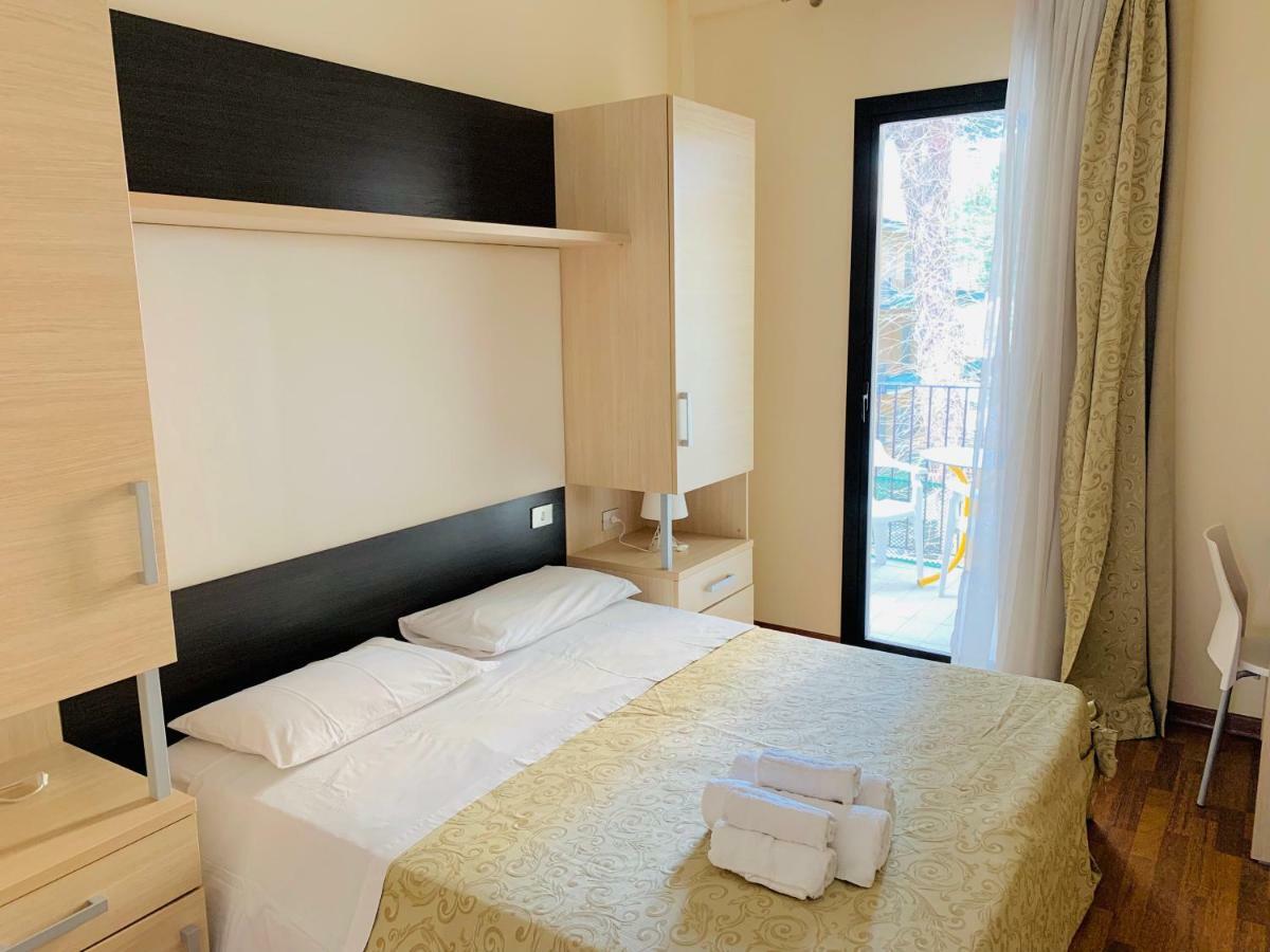 Hotel Baby B&B Milano Marittima Exterior foto