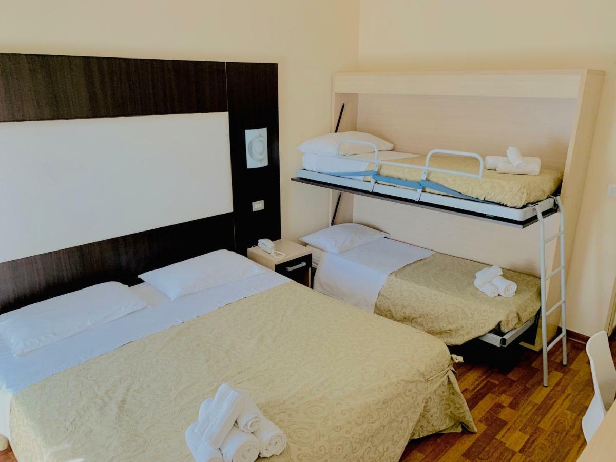 Hotel Baby B&B Milano Marittima Exterior foto